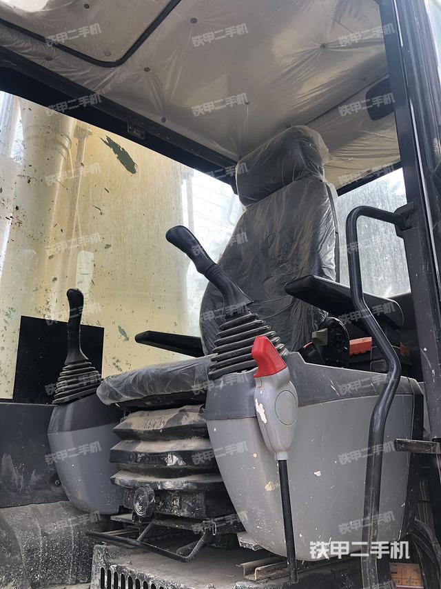 驾驶室整体（整机外观）