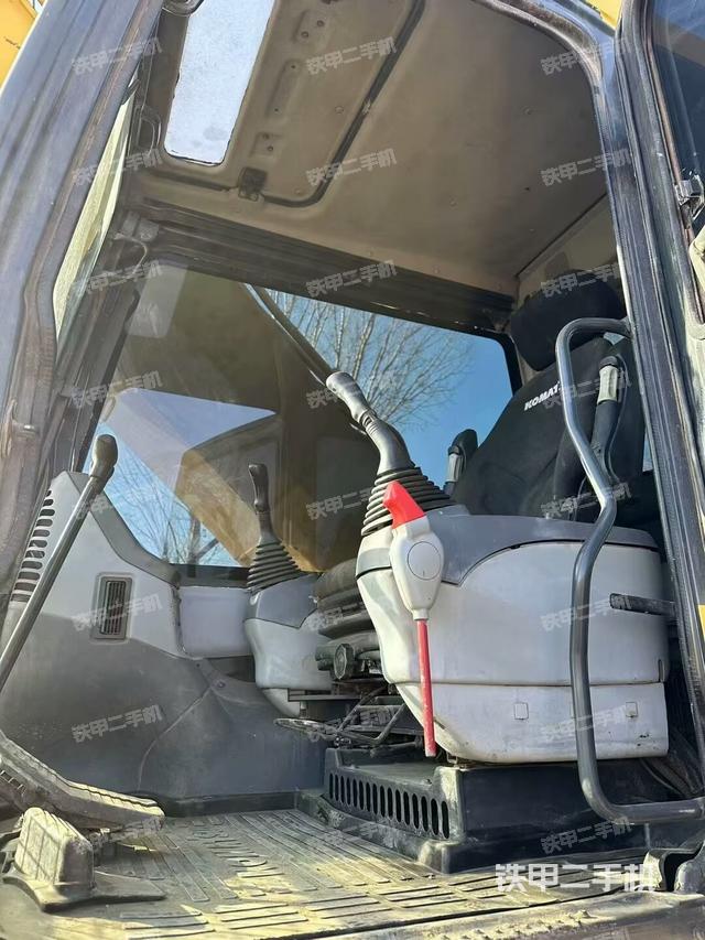 駕駛室整體(整機外觀) 駕駛室整體(整機外觀)