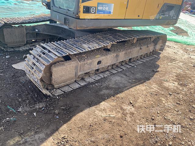 沃尔沃EC220DL挖掘机的设备实拍-第3张实拍照片