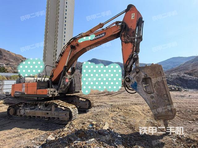 右前45(整機(jī)外觀) 右前45(整機(jī)外觀)