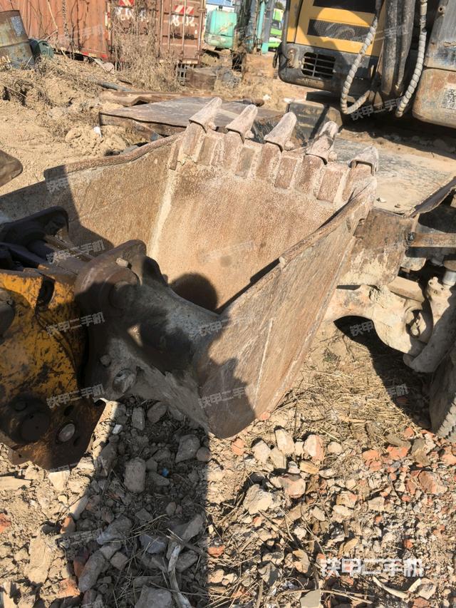 鏟斗右后整體（工作和回轉(zhuǎn)裝置）