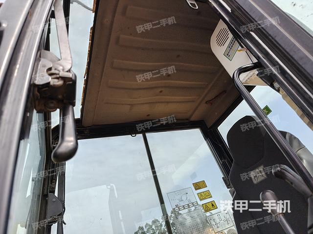 驾驶室顶部（整机外观）