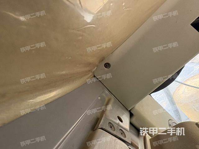 行走控制手柄和踏板?俯拍(駕駛室部分) 行走控制手柄和踏板?俯拍(駕駛室部分)