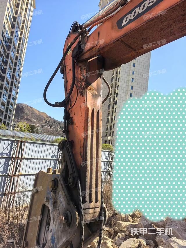 小臂整體左后(工作和回轉(zhuǎn)裝置) 小臂整體左后(工作和回轉(zhuǎn)裝置)