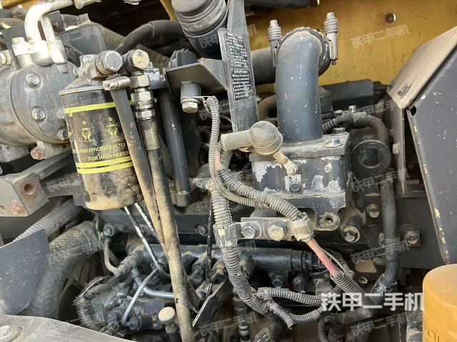 液壓泵艙室正面整體(整機(jī)外觀) 液壓泵艙室正面整體(整機(jī)外觀)