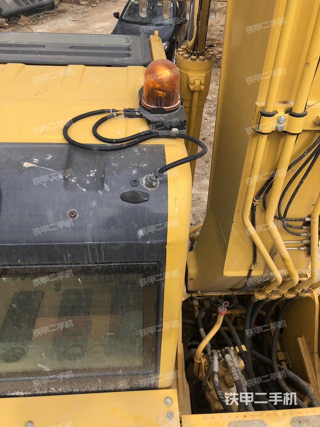 驾驶室顶部（整机外观）