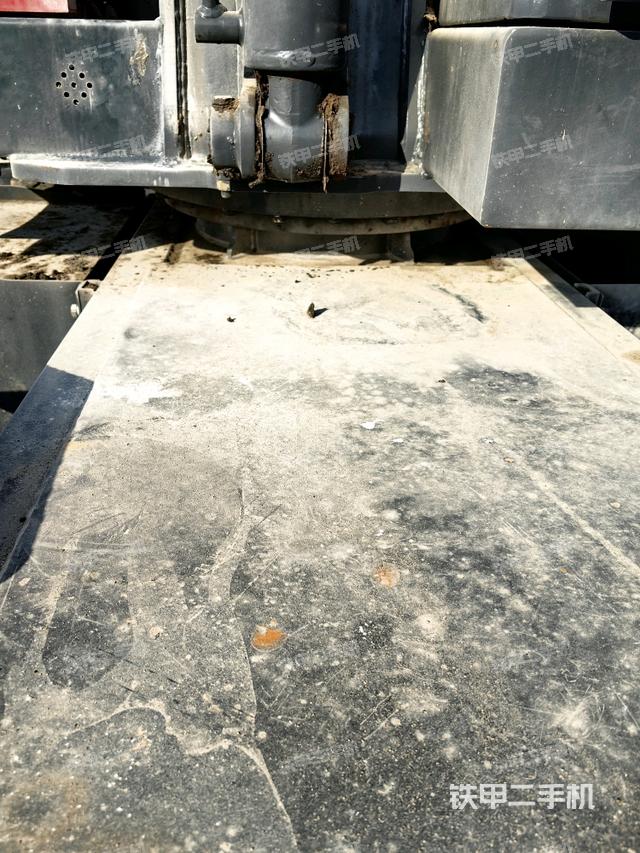 轉(zhuǎn)盤和下車架正前（工作和回轉(zhuǎn)裝置）