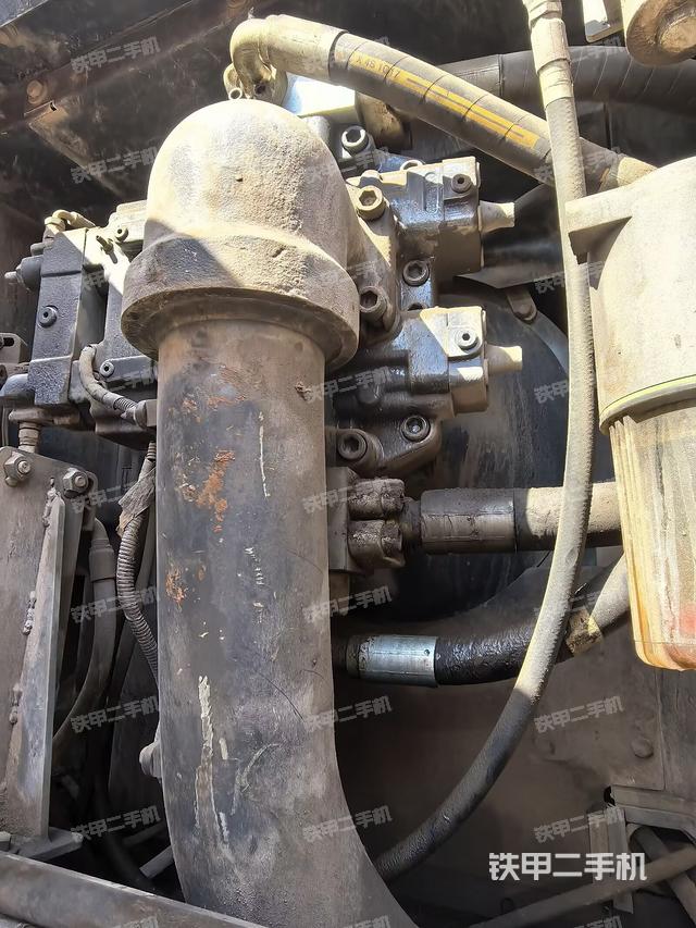 液壓泵斜45?右(大件艙室) 液壓泵斜45?右(大件艙室)