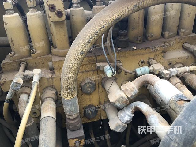 回转马达和主控阀（整机外观）