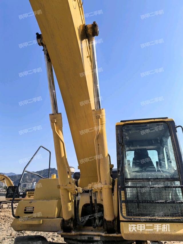 大臂油缸整體?豎拍（工作和回轉(zhuǎn)裝置）