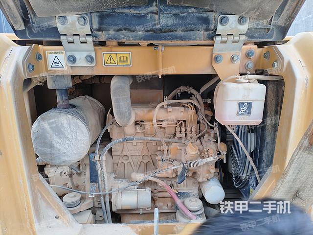 回转马达和主控阀（整机外观）