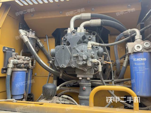 液压泵舱室正面整体（整机外观）