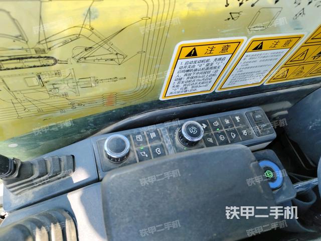 座椅右側(cè)控制臺/鑰匙門/油門/含右手柄(駕駛室部分) 座椅右側(cè)控制臺/鑰匙門/油門/含右手柄(駕駛室部分)