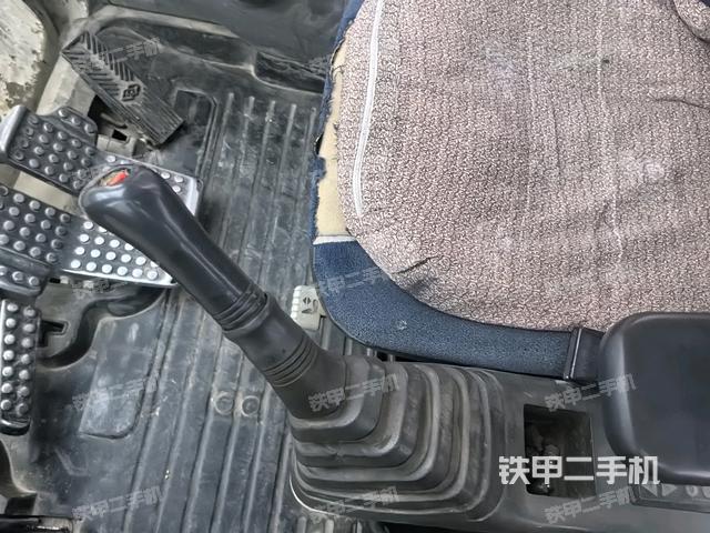 座椅左側(cè)控制臺/音響/含左手柄（駕駛室部分）