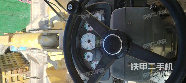 駕駛室操作臺(tái)(整機(jī)外觀及大件) 駕駛室操作臺(tái)(整機(jī)外觀及大件)