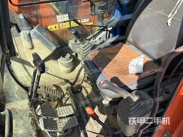 駕駛室整體(整機外觀) 駕駛室整體(整機外觀)