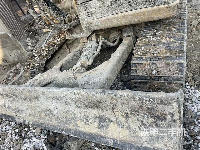 轉(zhuǎn)盤和下車架正前（工作和回轉(zhuǎn)裝置）