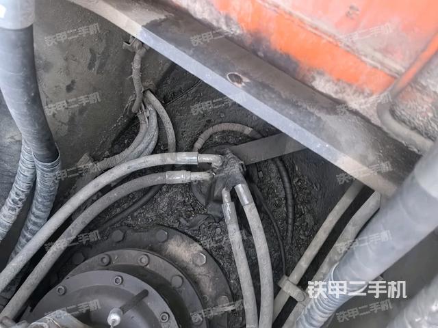 中央回轉(zhuǎn)接頭特寫（上車部件）