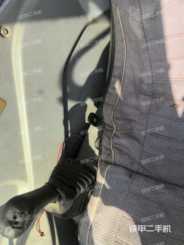 座椅右側(cè)控制臺/鑰匙門/油門/含右手柄（駕駛室部分）