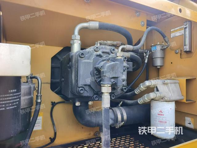 液壓泵艙室正面整體（整機(jī)外觀）