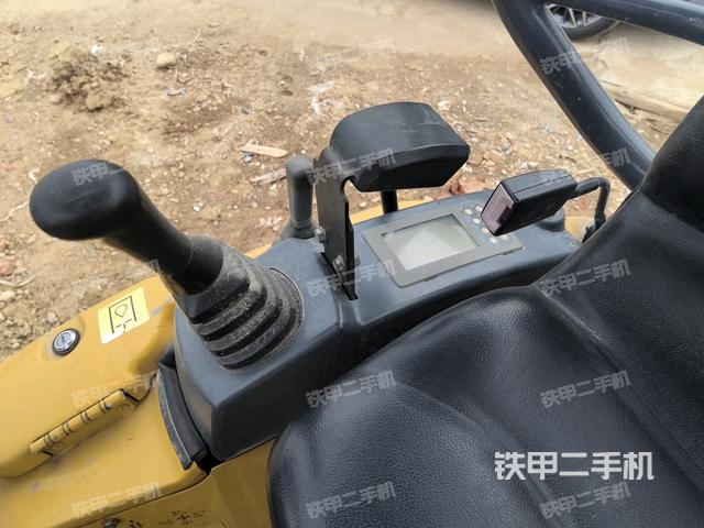 座椅右側(cè)控制臺(tái)/鑰匙門/油門/含右手柄（駕駛室部分）