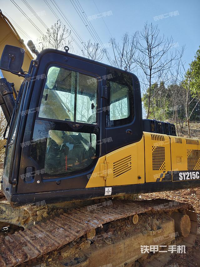 駕駛室整體(整機外觀) 駕駛室整體(整機外觀)