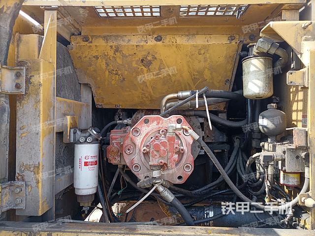 液壓泵艙室正面整體(整機(jī)外觀) 液壓泵艙室正面整體(整機(jī)外觀)