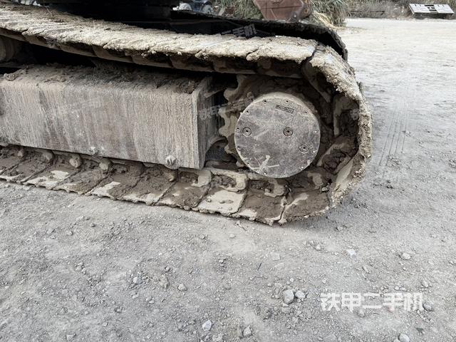 單側(cè)履帶整體(整機外觀) 單側(cè)履帶整體(整機外觀)