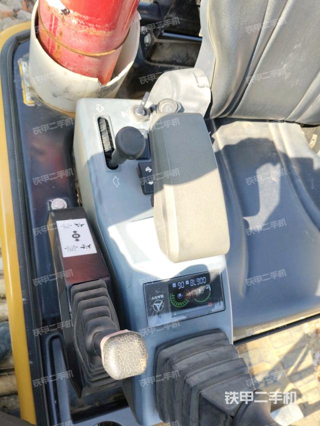 座椅右側(cè)控制臺/鑰匙門/油門/含右手柄（駕駛室部分）