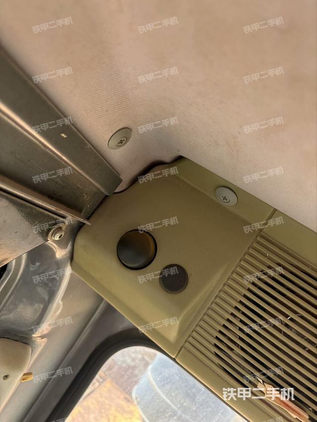 右側(cè)玻璃角標(biāo)（駕駛室部分）