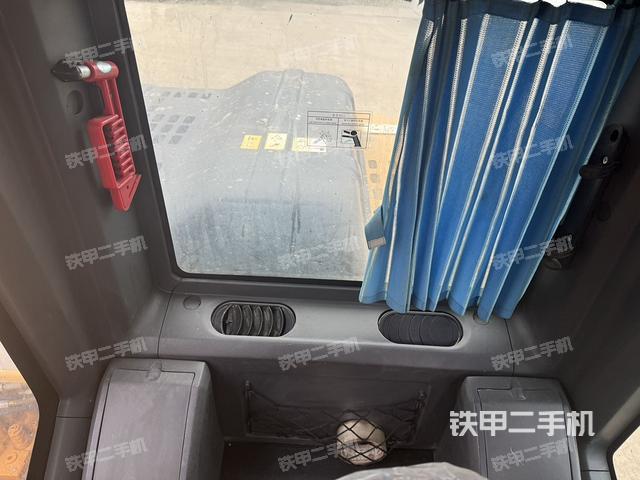 駕駛室整體(整機(jī)外觀) 駕駛室整體(整機(jī)外觀)