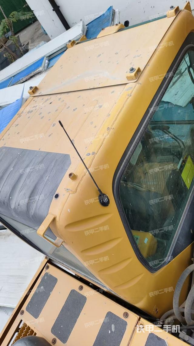 驾驶室顶部（整机外观）