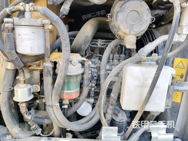 發(fā)動(dòng)機(jī)室（上車部件）