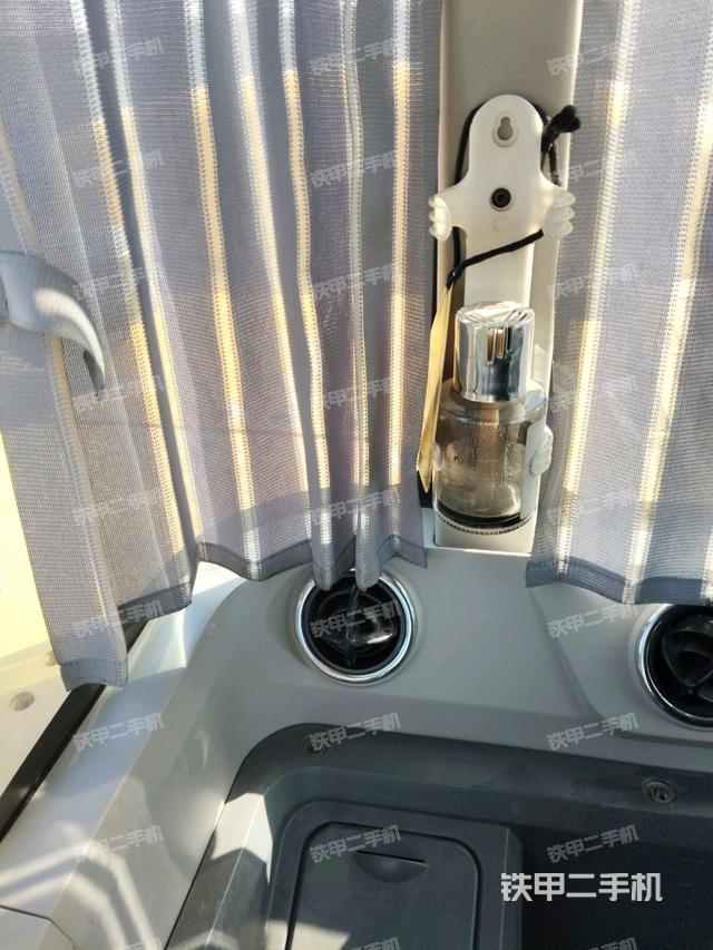 后窗玻璃角標（駕駛室部分）