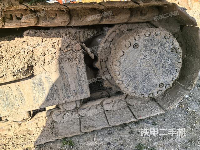 右驅(qū)動輪（行走機構(gòu)）