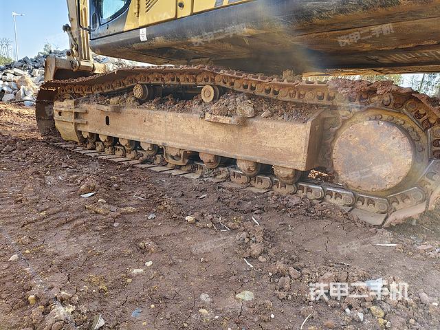 單側(cè)履帶整體(整機外觀) 單側(cè)履帶整體(整機外觀)