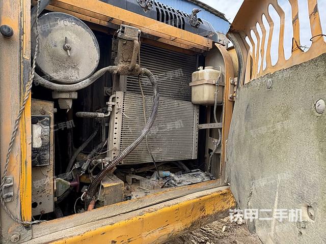 散熱器正面(大件艙室) 散熱器正面(大件艙室)