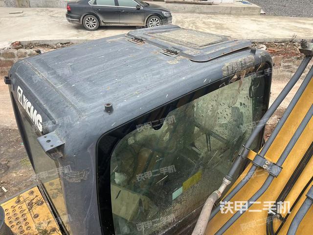 驾驶室顶部（整机外观）