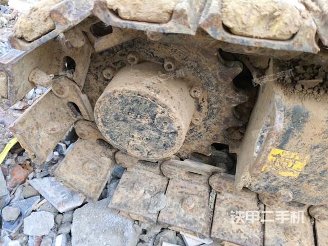 右驅(qū)動(dòng)輪（行走機(jī)構(gòu)）