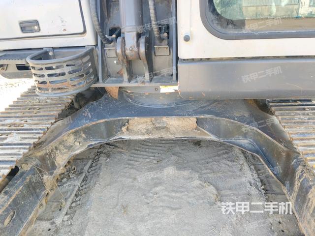 轉(zhuǎn)盤(pán)和下車(chē)架正前（工作和回轉(zhuǎn)裝置）