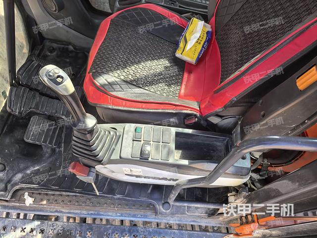 座椅左側(cè)控制臺(tái)/音響/含左手柄(駕駛室部分) 座椅左側(cè)控制臺(tái)/音響/含左手柄(駕駛室部分)