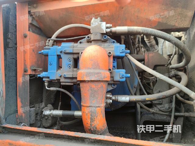 液壓泵艙室正面整體(整機外觀) 液壓泵艙室正面整體(整機外觀)