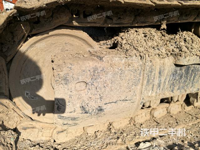 左驅(qū)動輪（行走機構(gòu)）