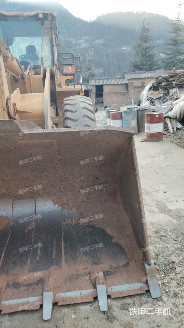 工作裝置整體(整機(jī)外觀及大件) 工作裝置整體(整機(jī)外觀及大件)