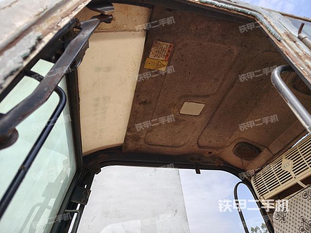 驾驶室顶部（整机外观）