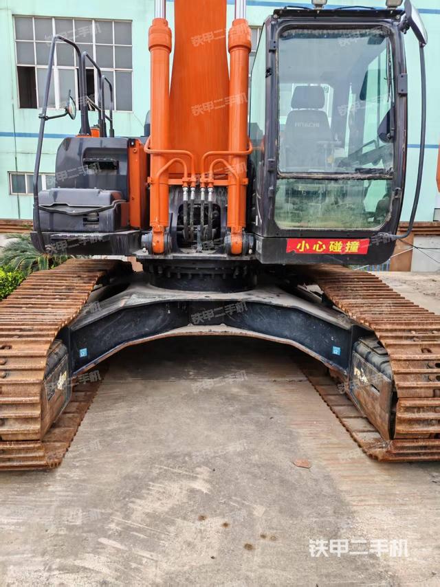 駕駛室整體（整機外觀）