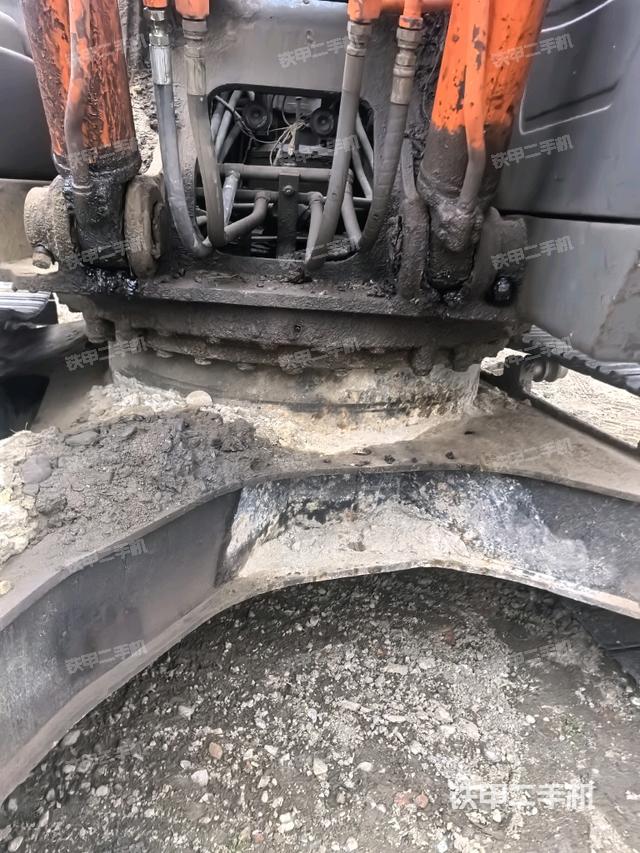 轉(zhuǎn)盤和下車架正前（工作和回轉(zhuǎn)裝置）