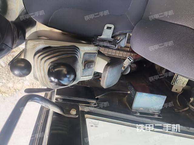 座椅右側(cè)控制臺/鑰匙門/油門/含右手柄（駕駛室部分）