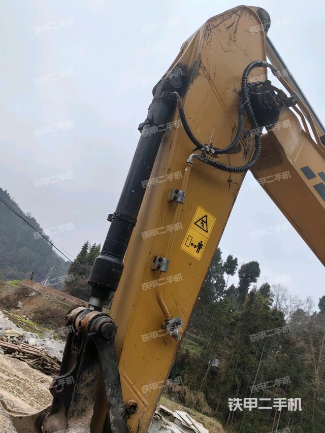 小臂整體左后(工作和回轉(zhuǎn)裝置) 小臂整體左后(工作和回轉(zhuǎn)裝置)