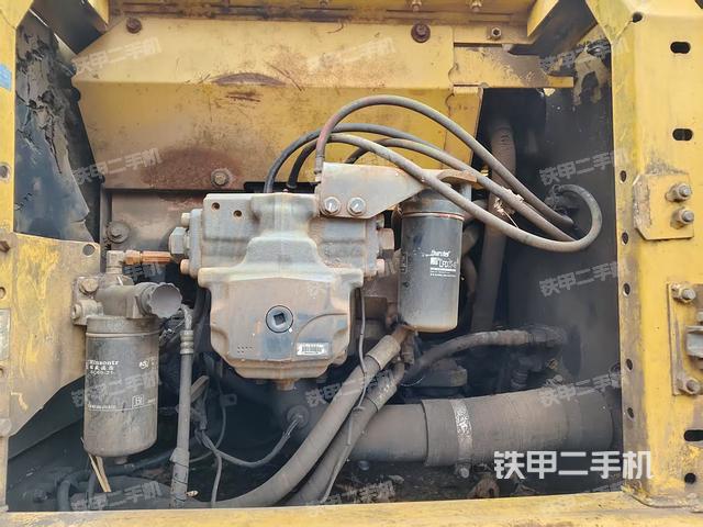 液壓泵艙室正面整體(整機(jī)外觀) 液壓泵艙室正面整體(整機(jī)外觀)